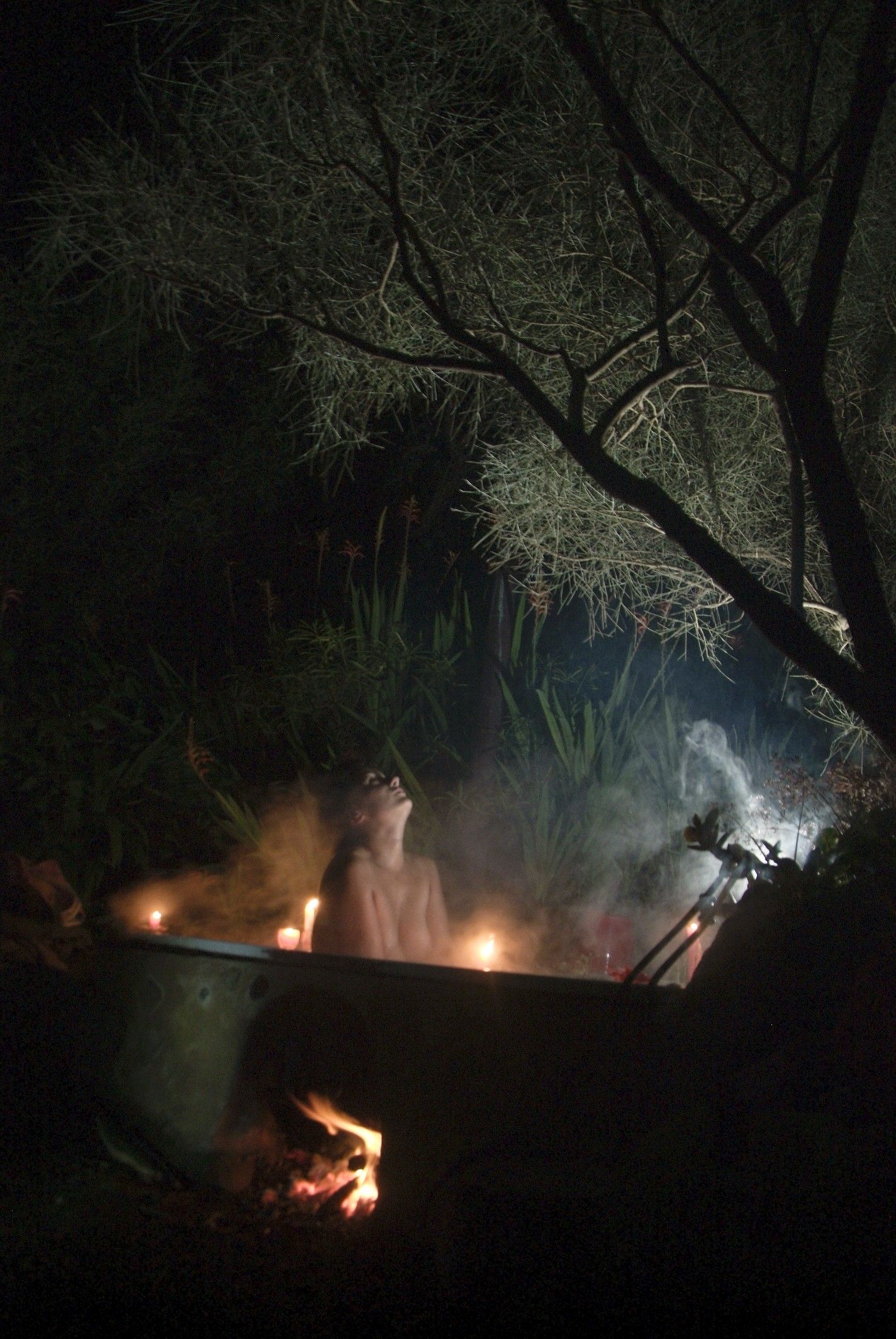 Außenbadewanne bei Nacht